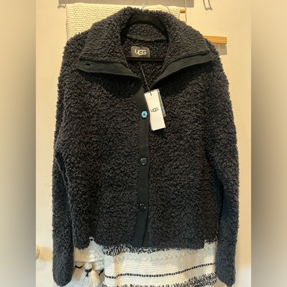 UGG(r) Alaura Cloudfluff Wool Blend Jacket in Black, Size Small - Picture 3 of 8